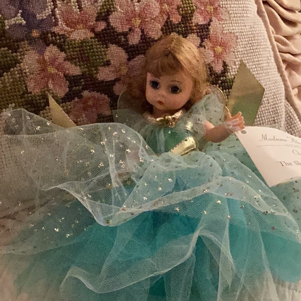 Stunning sparkling 8” MADAME ALEXANDER retired sleeping beauty fairy.